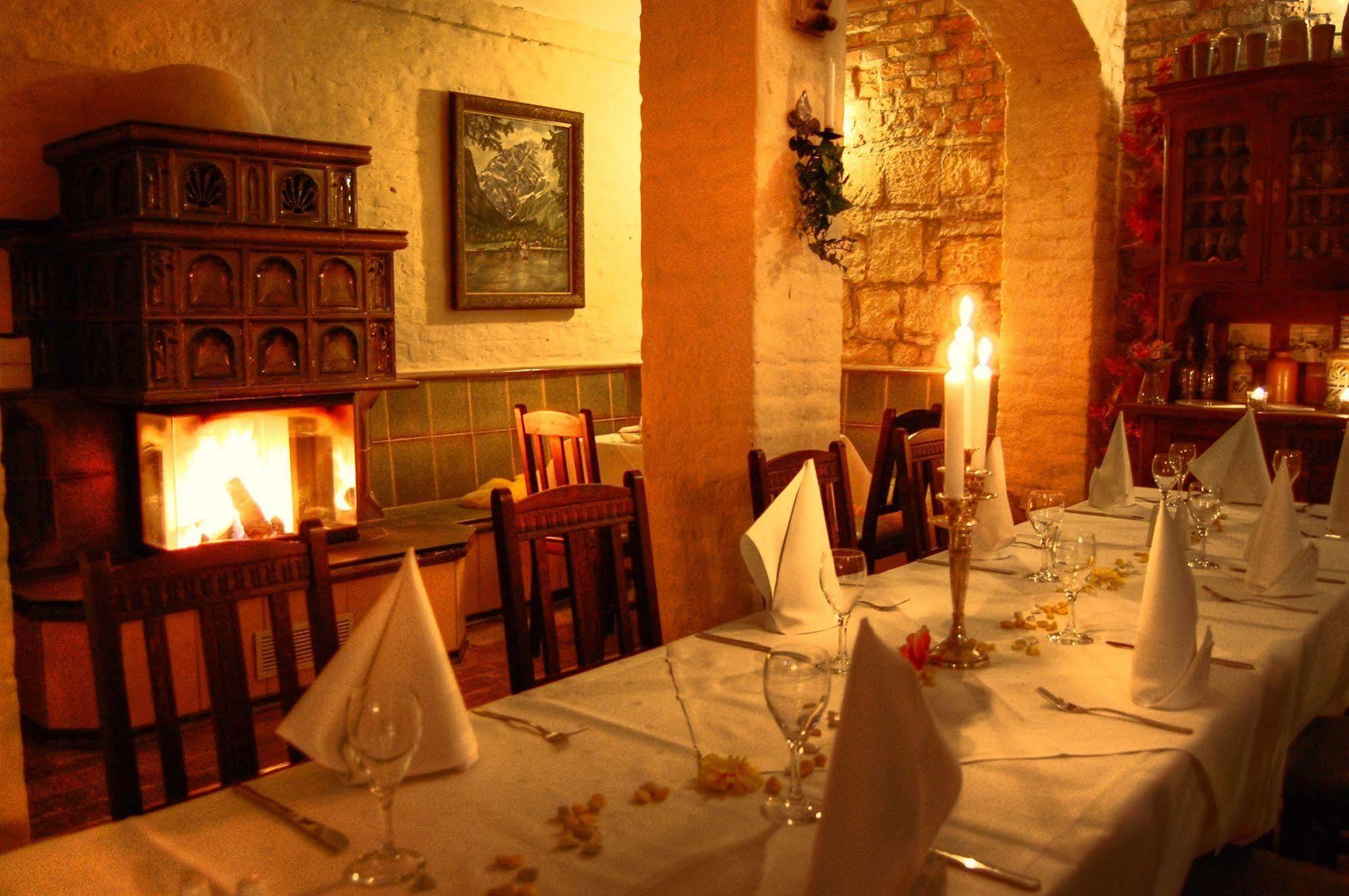 Hotel Zur Henne Naumburg  Ngoại thất bức ảnh