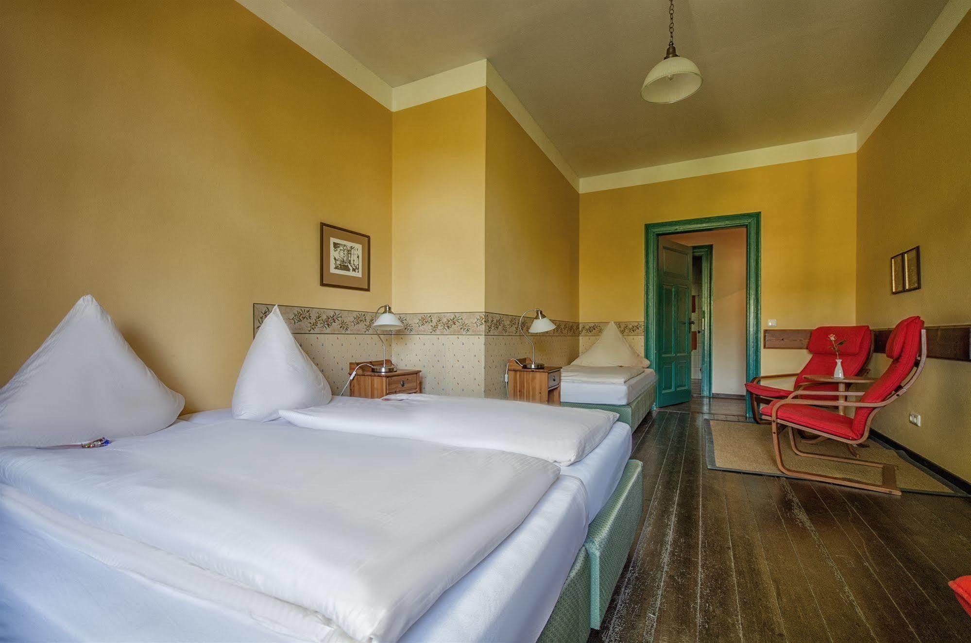 Hotel Zur Henne Naumburg  Ngoại thất bức ảnh