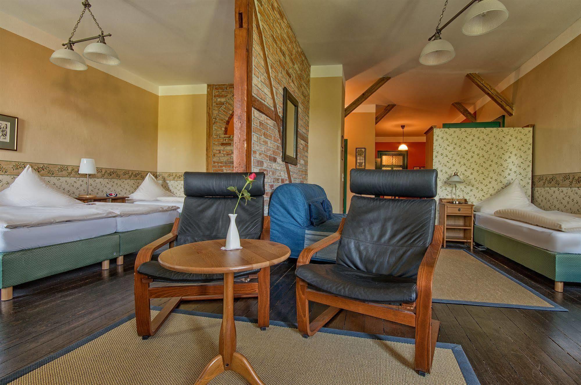 Hotel Zur Henne Naumburg  Ngoại thất bức ảnh