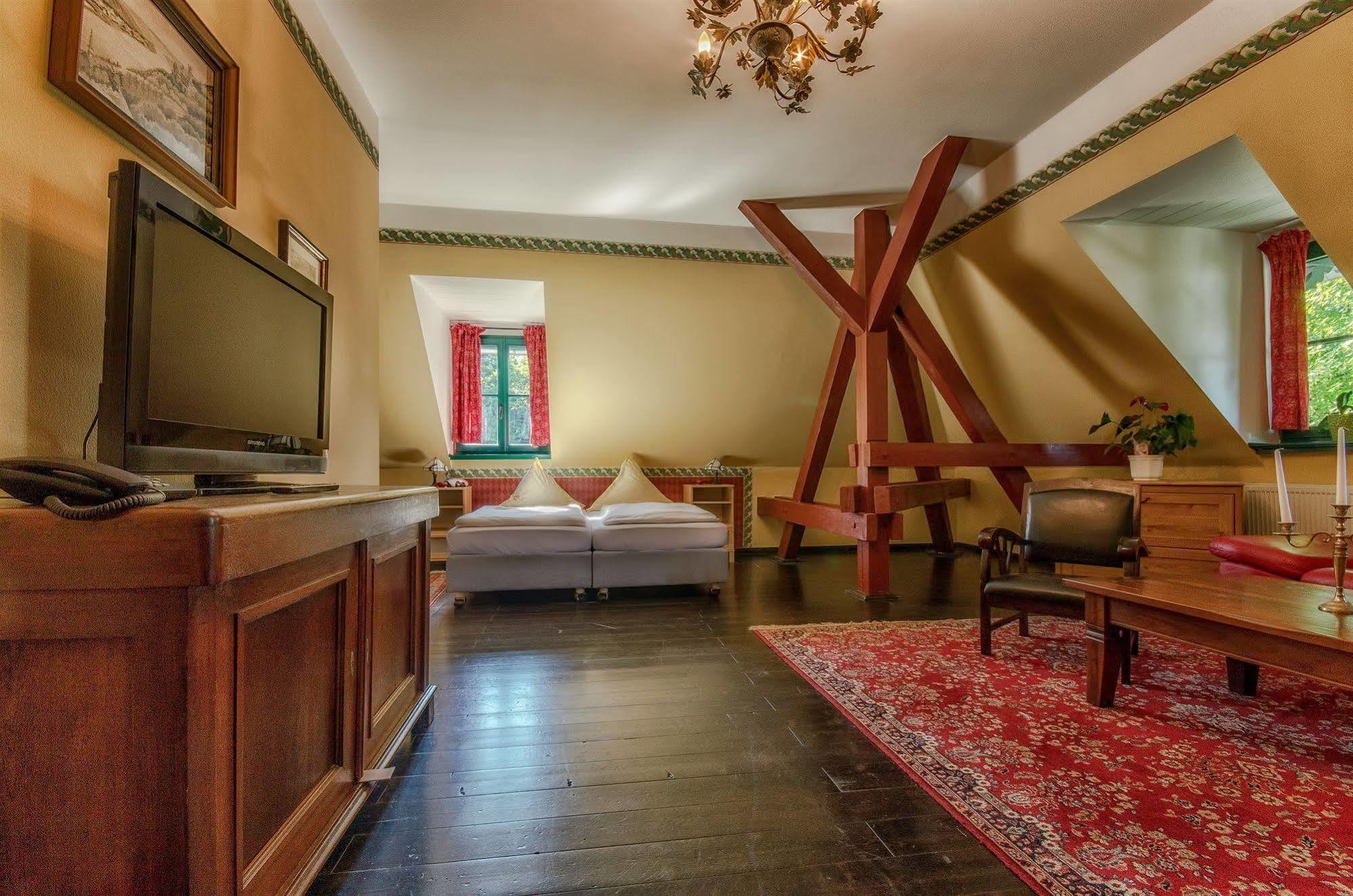 Hotel Zur Henne Naumburg  Ngoại thất bức ảnh