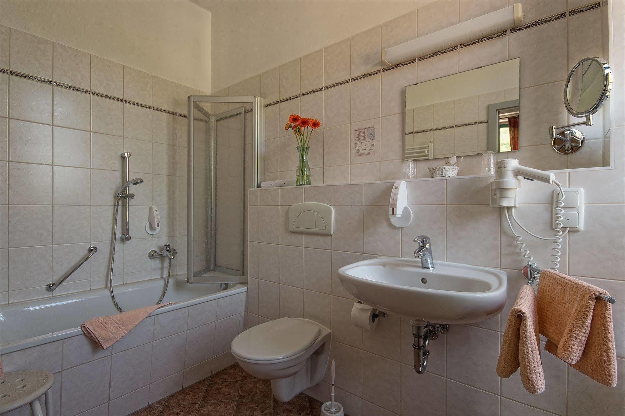 Hotel Zur Henne Naumburg  Ngoại thất bức ảnh