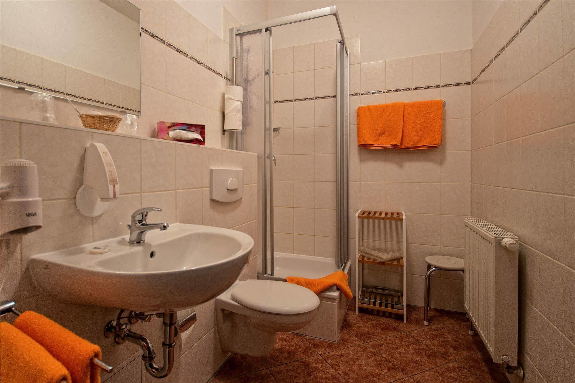 Hotel Zur Henne Naumburg  Ngoại thất bức ảnh