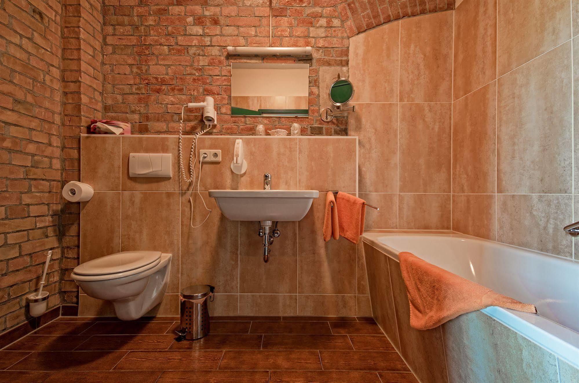Hotel Zur Henne Naumburg  Ngoại thất bức ảnh