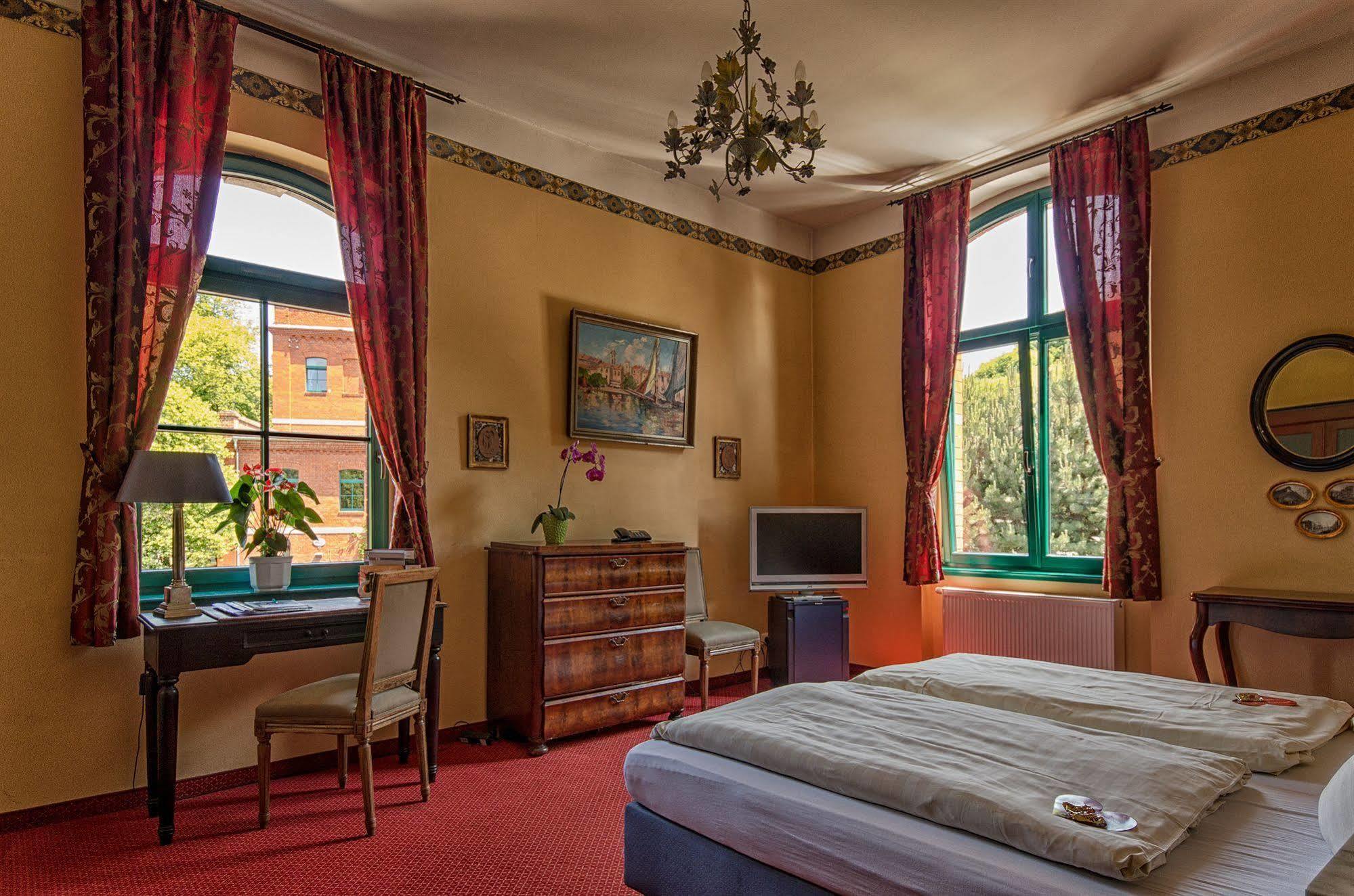Hotel Zur Henne Naumburg  Ngoại thất bức ảnh