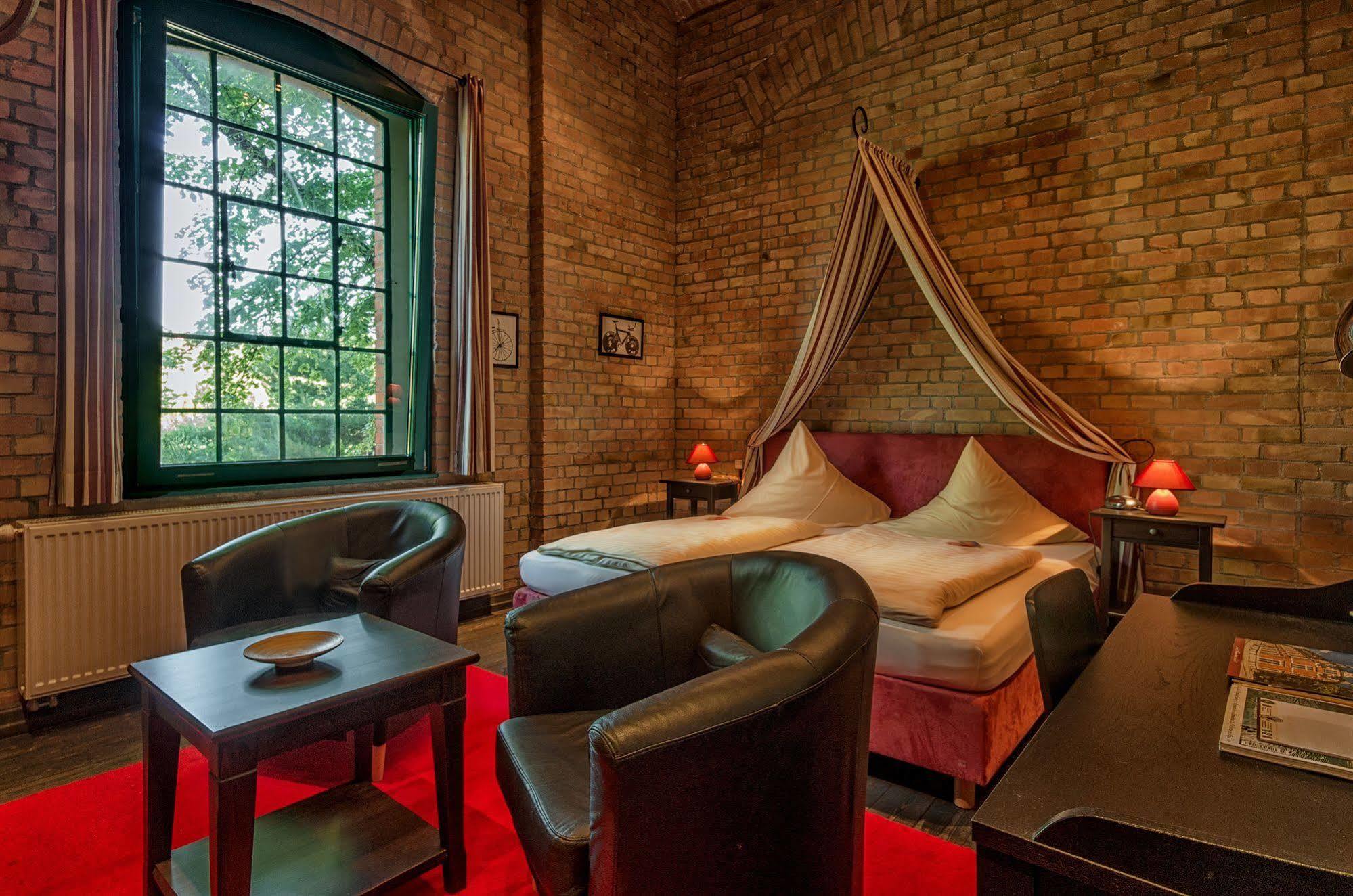 Hotel Zur Henne Naumburg  Ngoại thất bức ảnh