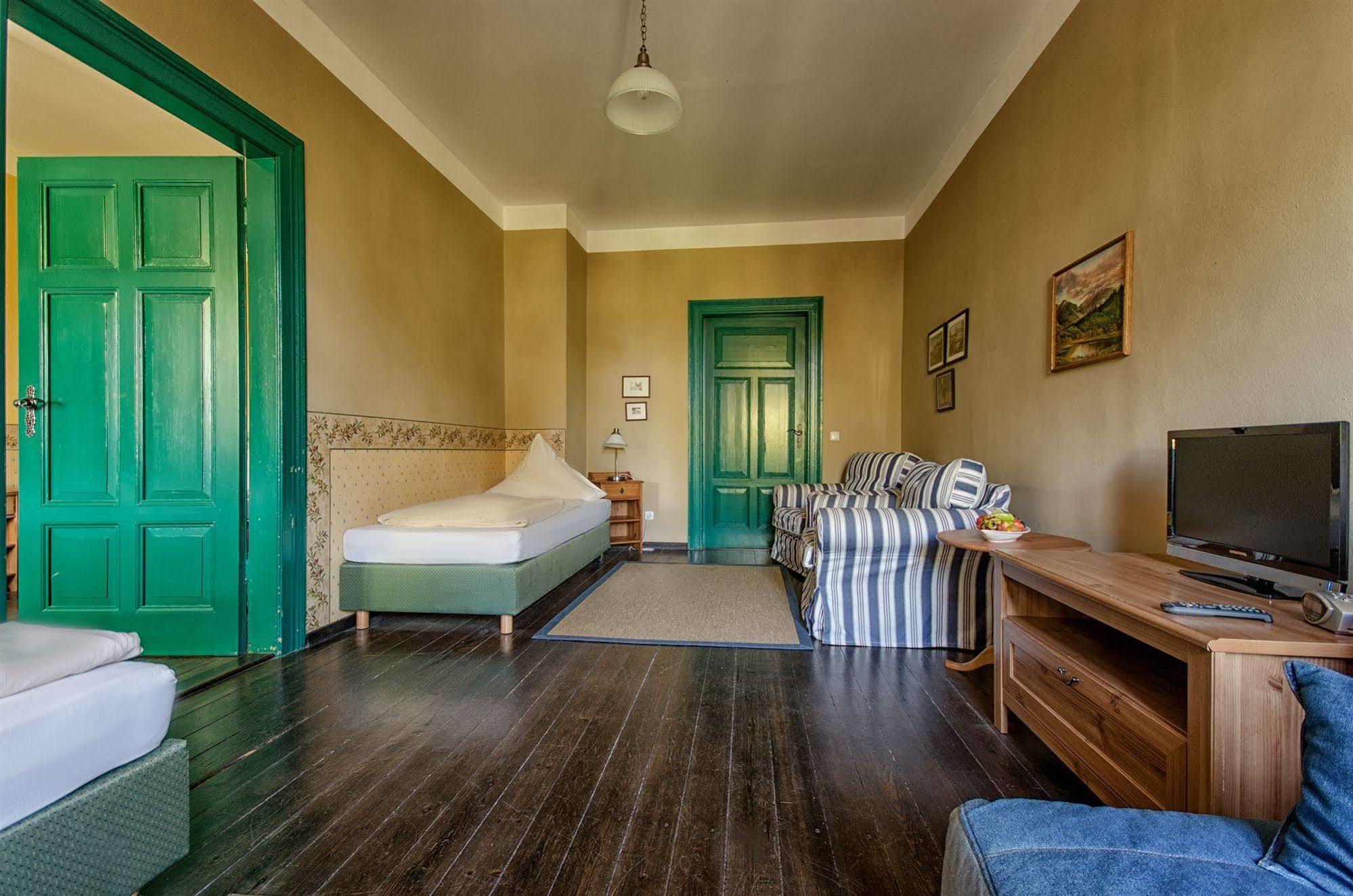 Hotel Zur Henne Naumburg  Ngoại thất bức ảnh