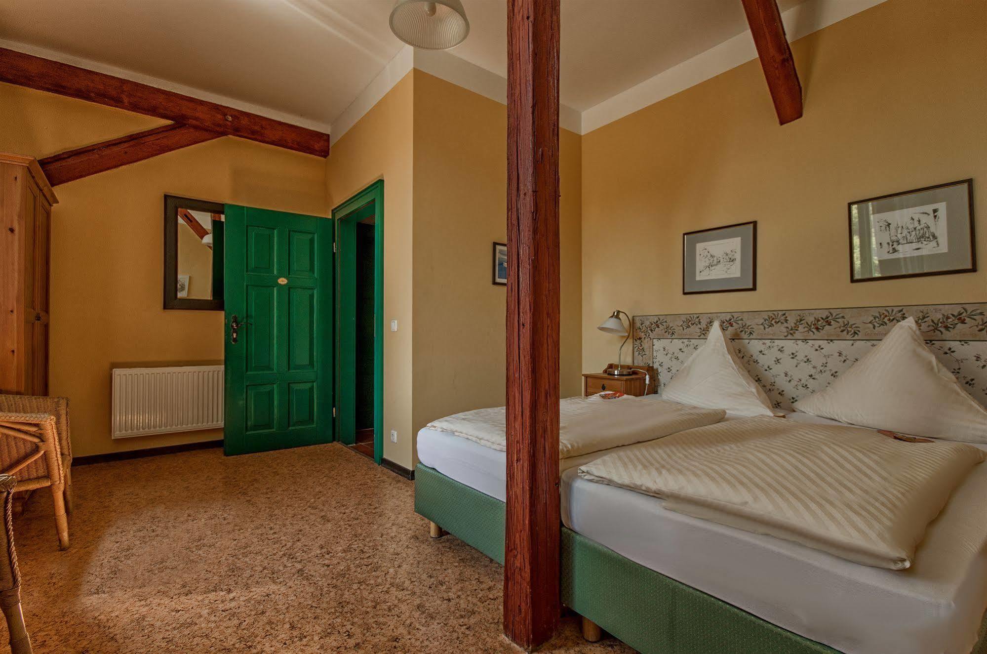 Hotel Zur Henne Naumburg  Ngoại thất bức ảnh